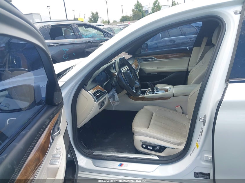 2016 BMW 7er VIN WBA7E2C57GG547011 IAAI salvage auction — RIGHT FRONT, Salvage Title, sold $8,800 on 2026-07-22 (photo 5)