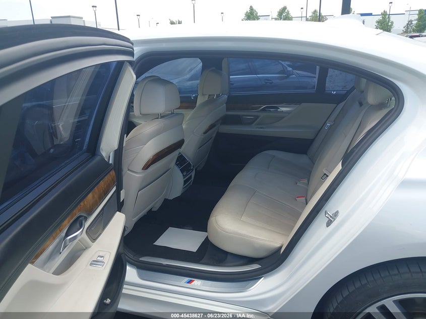 2016 BMW 7er VIN WBA7E2C57GG547011 IAAI salvage auction — RIGHT FRONT, Salvage Title, sold $8,800 on 2026-07-22 (photo 8)