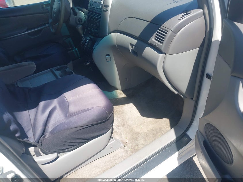 2008 Toyota Sienna VIN 5TDZK23C38S208529 IAAI salvage auction — NORMAL WEAR, Clear (Colorado), sold $475 on 2026-07-13 (photo 5)