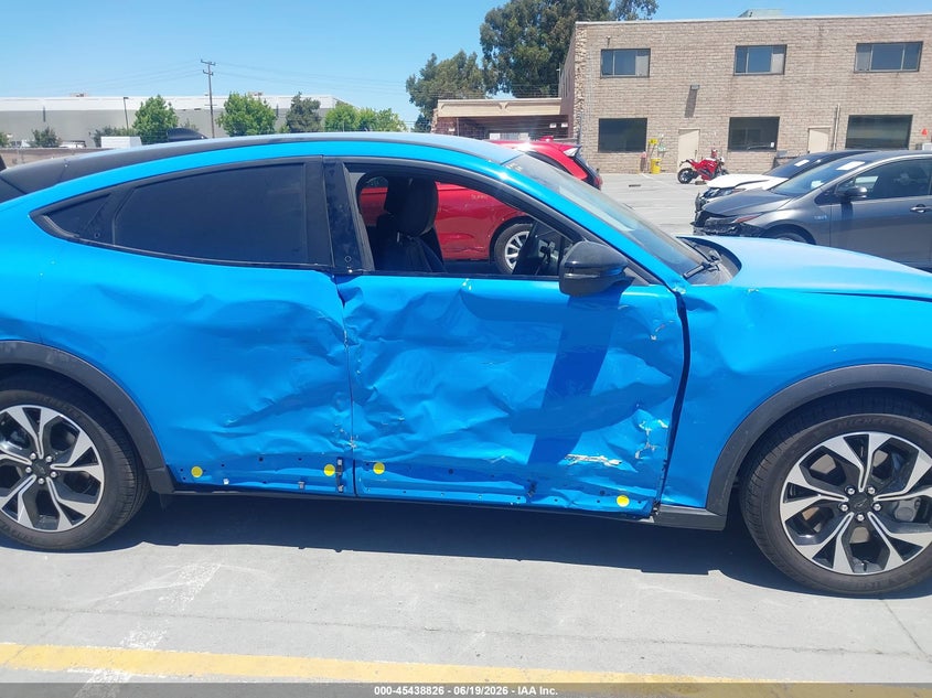2024 Ford Mustang mach-e VIN 3FMTK1R43RMA15858 IAAI salvage auction — RIGHT SIDE, Salvage (California), sold $9,200 on 2026-07-20 (photo 6)