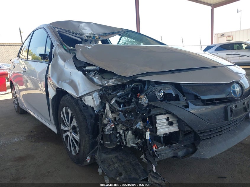 2020 Toyota Prius VIN JTDKARFP0L3136811 IAAI salvage auction — FRONT & REAR, Salvage Title, sold $3,200 on 2026-07-28 (photo 6)
