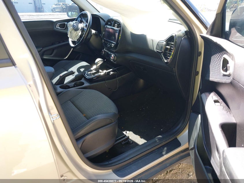 2020 Kia Soul VIN KNDJ33AU6L7123473 IAAI salvage auction — RIGHT FRONT, Salvage Title, sold $2,150 on 2026-07-22 (photo 5)