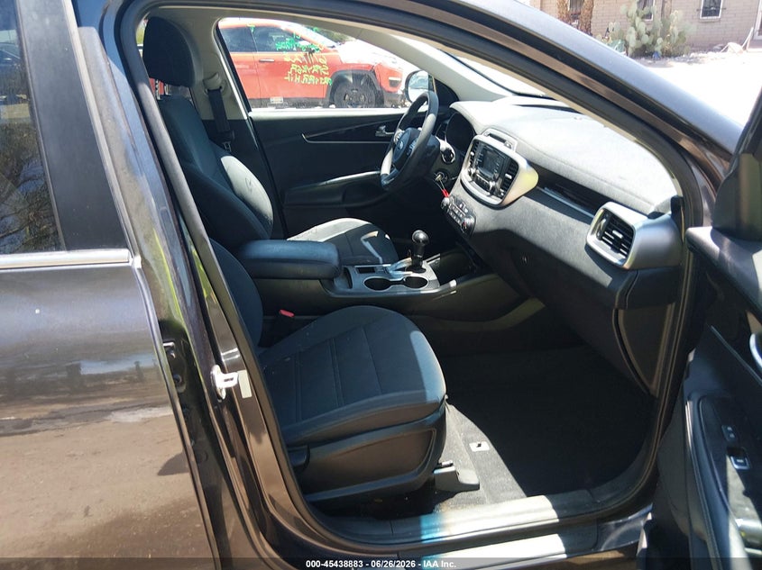 2017 Kia Sorento VIN 5XYPGDA52HG331342 IAAI salvage auction — FRONT & REAR, Salvage (Arizona), sold $1,950 on 2026-07-30 (photo 5)