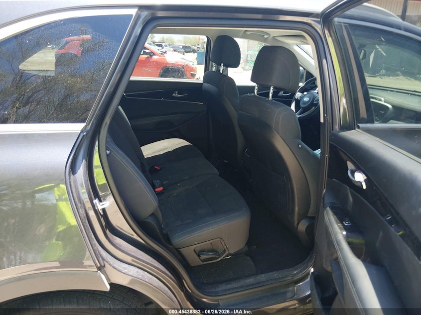 2017 Kia Sorento VIN 5XYPGDA52HG331342 IAAI salvage auction — FRONT & REAR, Salvage (Arizona), sold $1,950 on 2026-07-30 (photo 8)