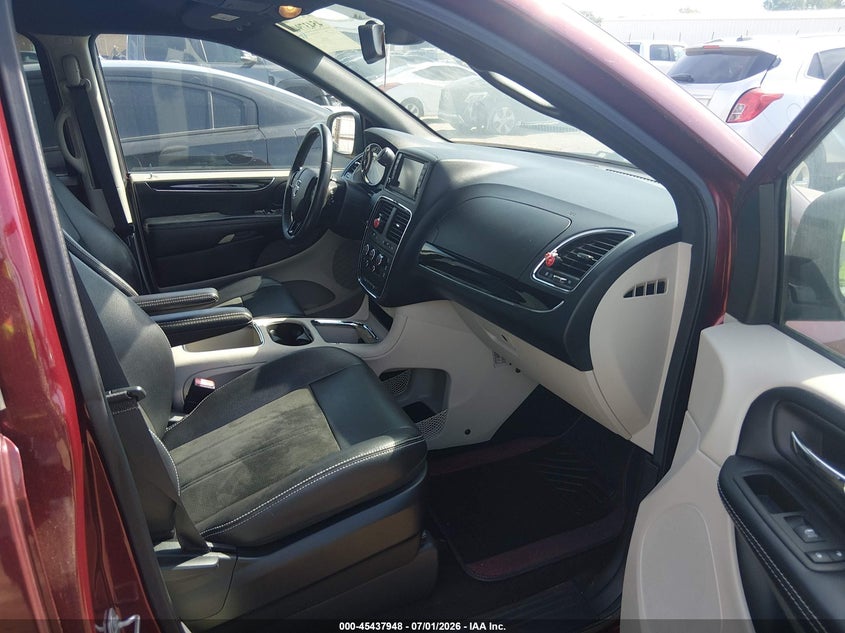 2019 Dodge Caravan VIN 2C4RDGCG9KR620089 IAAI salvage auction — LEFT REAR, Salvage Title, sold $9,900 on 2026-08-05 (photo 5)