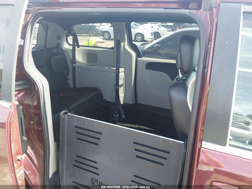 2019 Dodge Caravan VIN 2C4RDGCG9KR620089 IAAI salvage auction — LEFT REAR, Salvage Title, sold $9,900 on 2026-08-05 (photo 8)