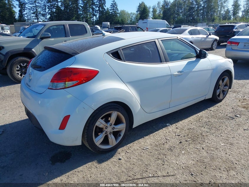 2012 Hyundai Veloster VIN KMHTC6AD5CU029737 IAAI salvage auction — REAR END, Salvage Title, sold $800 on 2026-07-15 (photo 4)