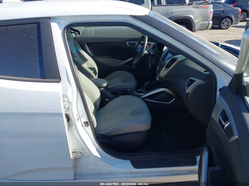 2012 Hyundai Veloster VIN KMHTC6AD5CU029737 IAAI salvage auction — REAR END, Salvage Title, sold $800 on 2026-07-15 (photo 5)