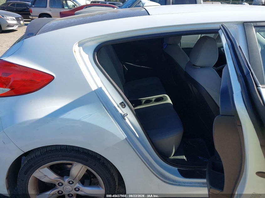 2012 Hyundai Veloster VIN KMHTC6AD5CU029737 IAAI salvage auction — REAR END, Salvage Title, sold $800 on 2026-07-15 (photo 8)