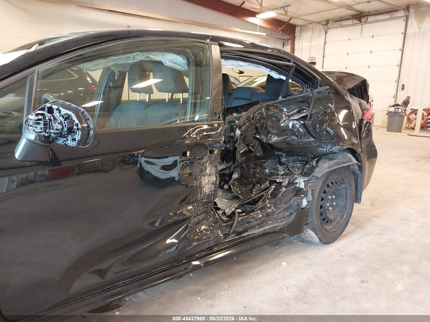 2024 Toyota Corolla VIN JTDBCMFE7R3064056 IAAI salvage auction — SIDE, Scrap (Michigan), sold $3,550 on 2026-07-21 (photo 6)