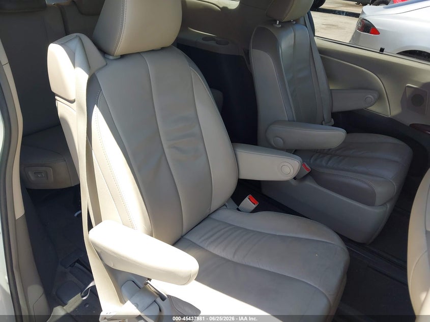 2013 Toyota Sienna VIN 5TDYK3DC6DS372979 IAAI salvage auction — REAR END, Salvage (California), sold $4,650 on 2026-07-13 (photo 8)