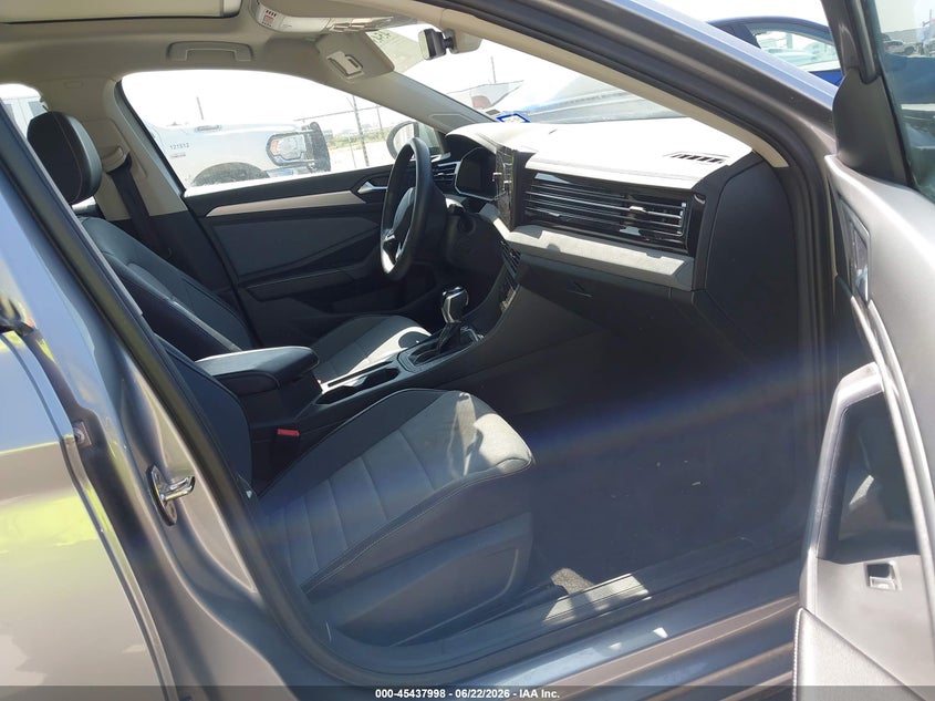 2026 Volkswagen Jetta VIN 3VW7W7BU1TM018589 IAAI salvage auction — FRONT END, Enterprise Vehicles Clear Only (Texas), sold $8,700 on 2026-07-21 (photo 5)