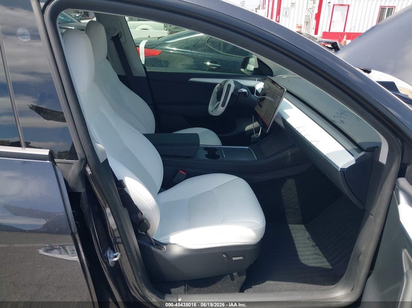 2024 Tesla Model y VIN 7SAYGDED3RF103416 IAAI salvage auction — SIDE, Salvage (California), sold $9,200 on 2026-07-10 (photo 5)
