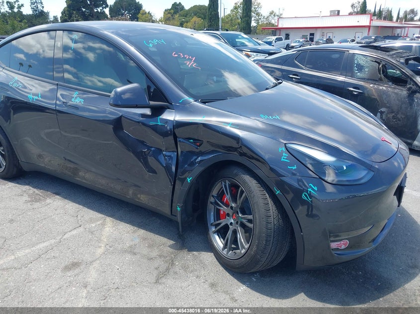 2024 Tesla Model y VIN 7SAYGDED3RF103416 IAAI salvage auction — SIDE, Salvage (California), sold $9,200 on 2026-07-10 (photo 6)