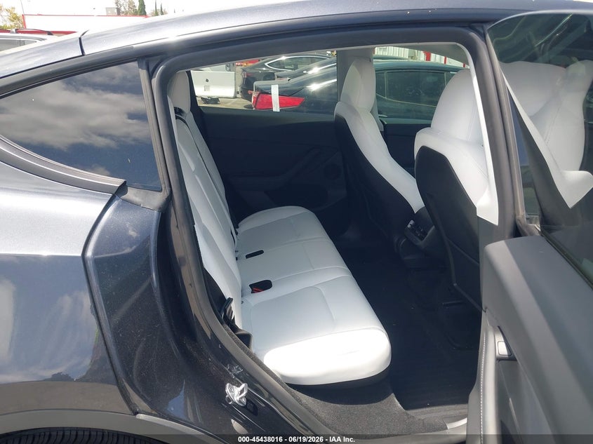 2024 Tesla Model y VIN 7SAYGDED3RF103416 IAAI salvage auction — SIDE, Salvage (California), sold $9,200 on 2026-07-10 (photo 8)