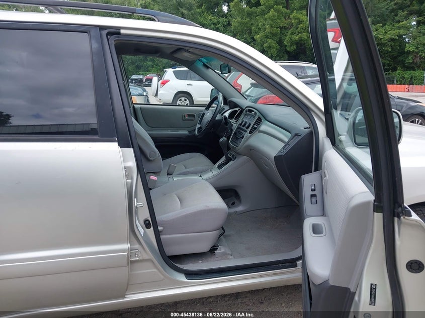 2006 Toyota Highlander VIN JTEHD21A660041795 IAAI salvage auction — NORMAL WEAR, Clear (Kansas), sold $725 on 2026-07-29 (photo 5)