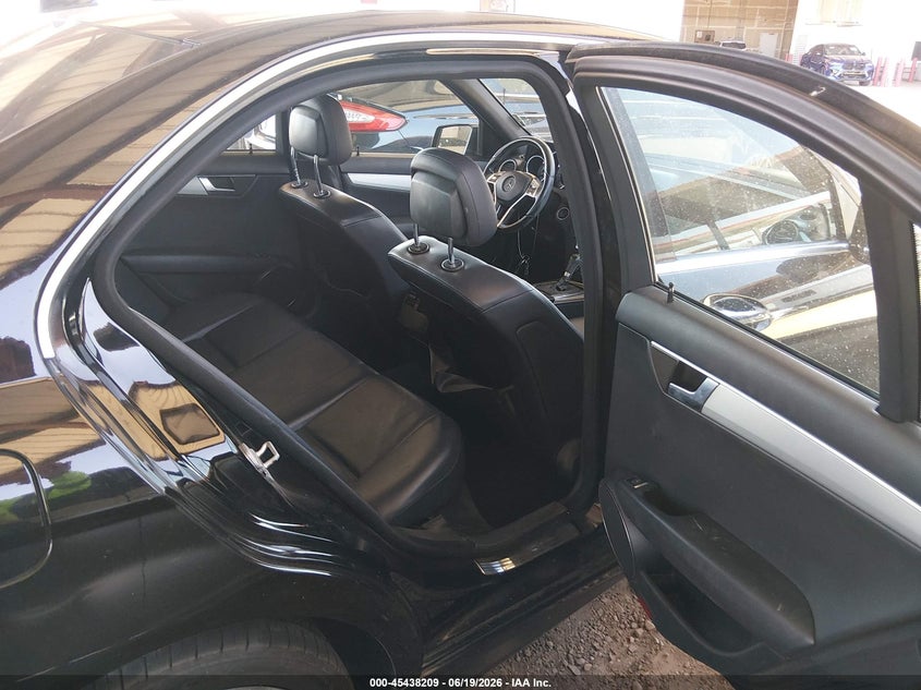 2013 Mercedes-benz C-klasse VIN WDDGF4HBXDR241744 IAAI salvage auction — FRONT END, Salvage (Arizona), sold $400 on 2026-07-17 (photo 8)