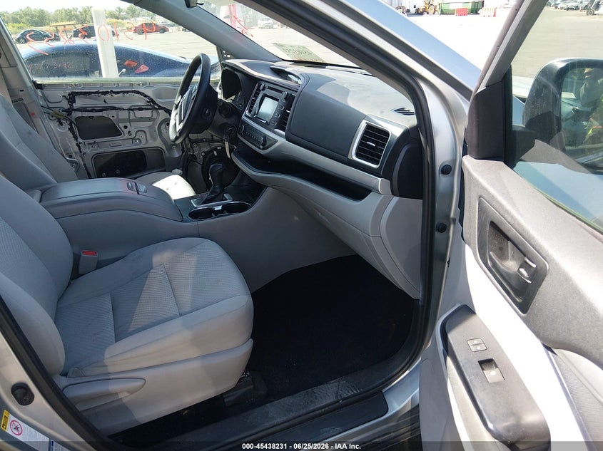 2019 Toyota Highlander VIN 5TDBZRFH0KS747792 IAAI salvage auction — LEFT SIDE, Salvage (Utah), sold $5,150 on 2026-07-23 (photo 5)