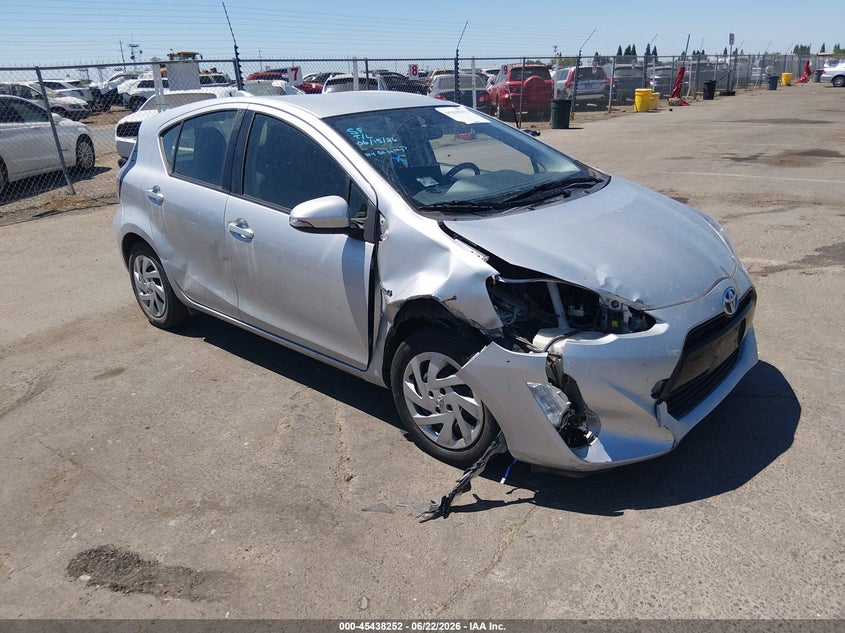 2015 Toyota Prius c VIN JTDKDTB3XF1585923 IAAI salvage auction — SIDE, Salvage (California), sold $3,250 on 2026-07-15 (photo 1)