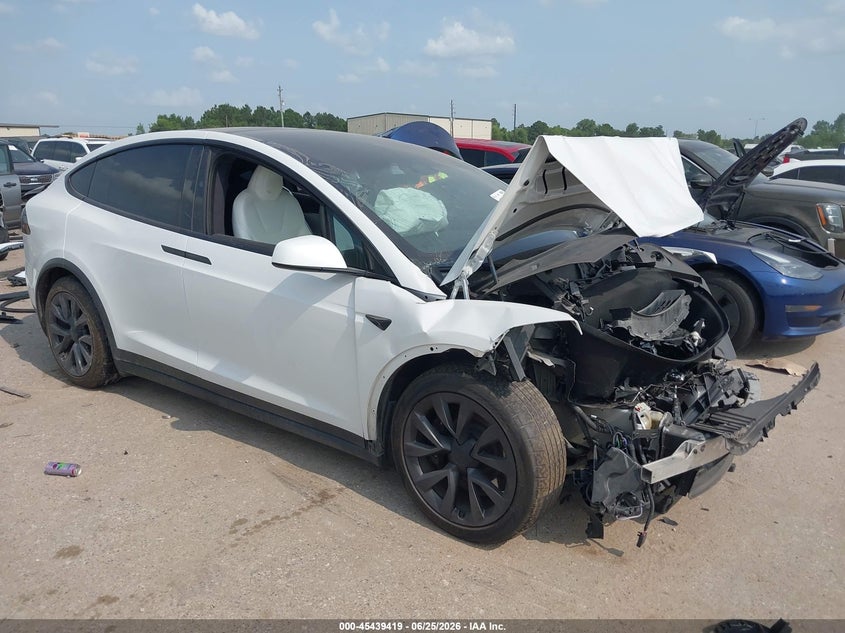 2023 Tesla Model x VIN 7SAXCBE56PF428398 — IAAI salvage auction photo