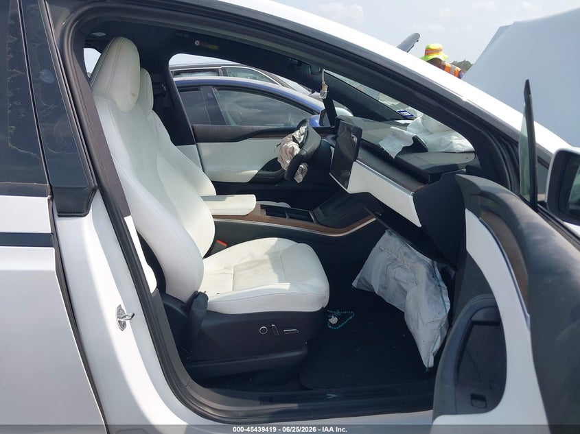 2023 Tesla Model x VIN 7SAXCBE56PF428398 IAAI salvage auction — FRONT END, Wait Title, sold $10,600 on 2026-08-23 (photo 5)