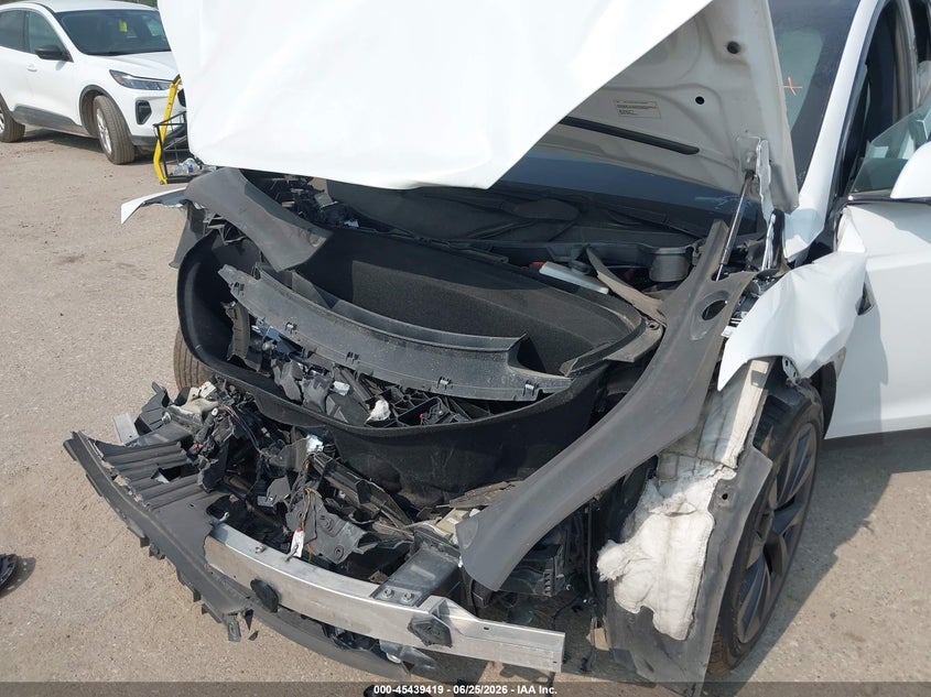 2023 Tesla Model x VIN 7SAXCBE56PF428398 IAAI salvage auction — FRONT END, Wait Title, sold $10,600 on 2026-08-23 (photo 6)