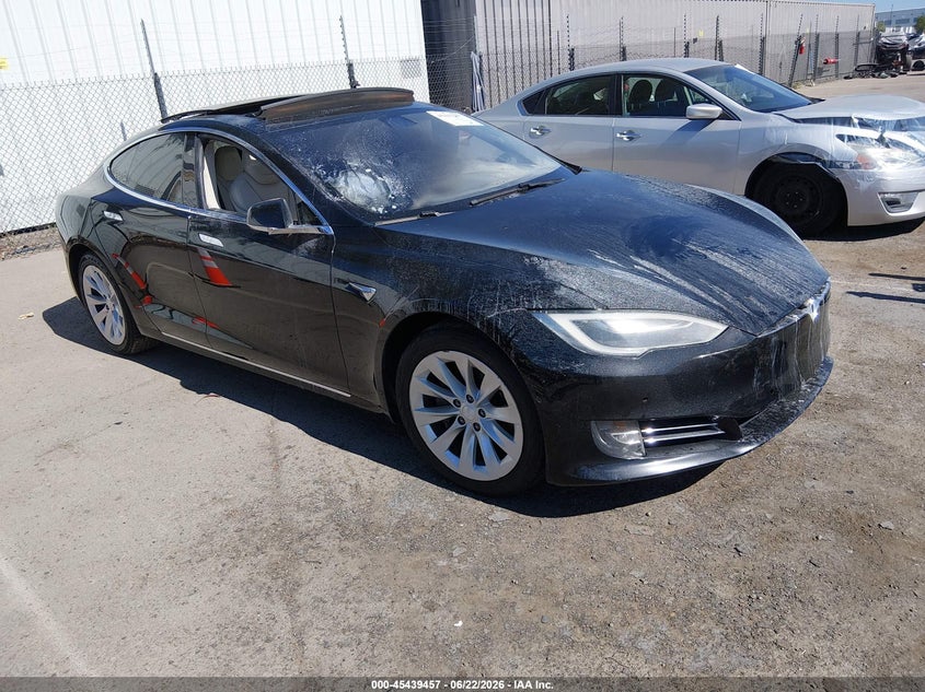 2018 Tesla Model s VIN 5YJSA1E22JF260912 IAAI salvage auction — Burn Interior, Salvage (California), sold $525 on 2026-07-29 (photo 1)
