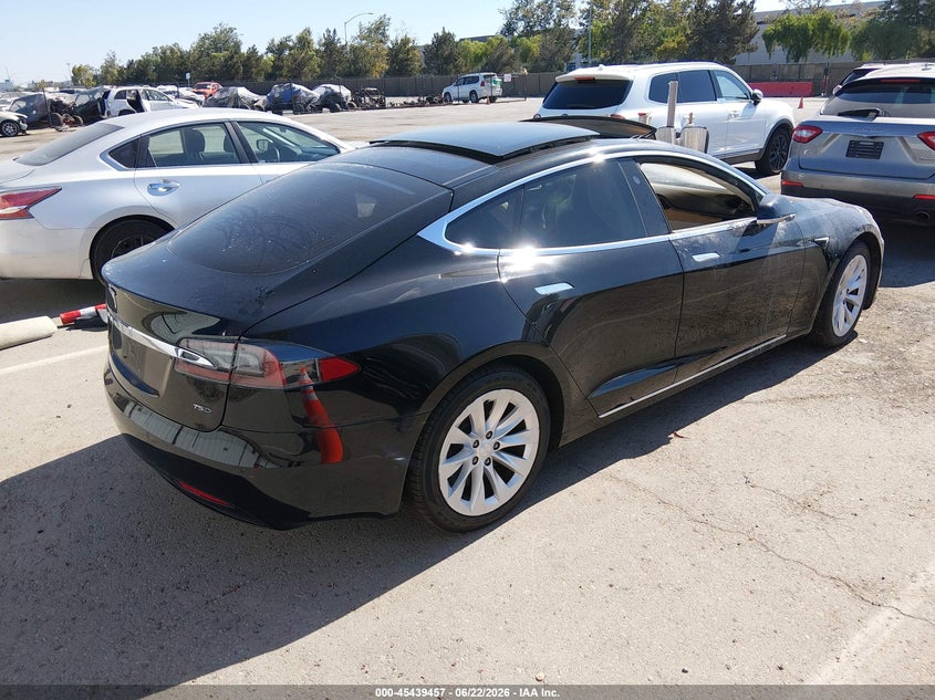 2018 Tesla Model s VIN 5YJSA1E22JF260912 IAAI salvage auction — Burn Interior, Salvage (California), sold $525 on 2026-07-29 (photo 4)