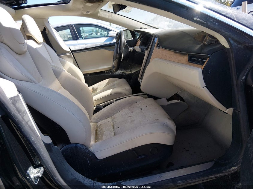 2018 Tesla Model s VIN 5YJSA1E22JF260912 IAAI salvage auction — Burn Interior, Salvage (California), sold $525 on 2026-07-29 (photo 5)