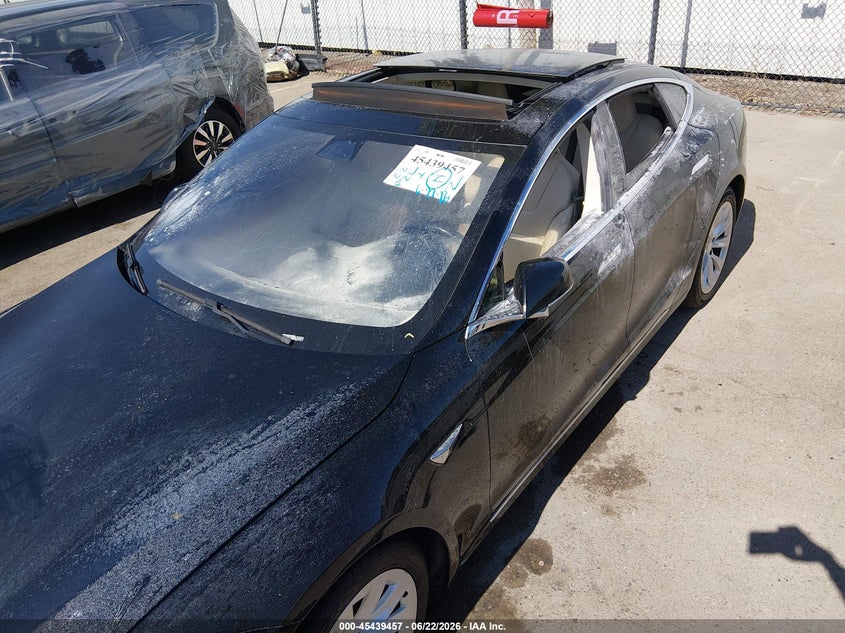 2018 Tesla Model s VIN 5YJSA1E22JF260912 IAAI salvage auction — Burn Interior, Salvage (California), sold $525 on 2026-07-29 (photo 6)
