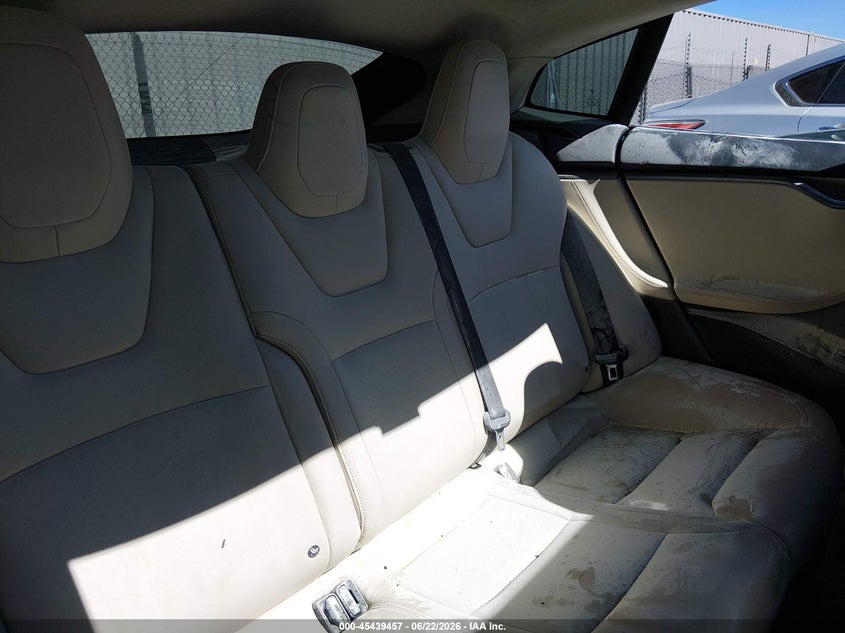 2018 Tesla Model s VIN 5YJSA1E22JF260912 IAAI salvage auction — Burn Interior, Salvage (California), sold $525 on 2026-07-29 (photo 7)