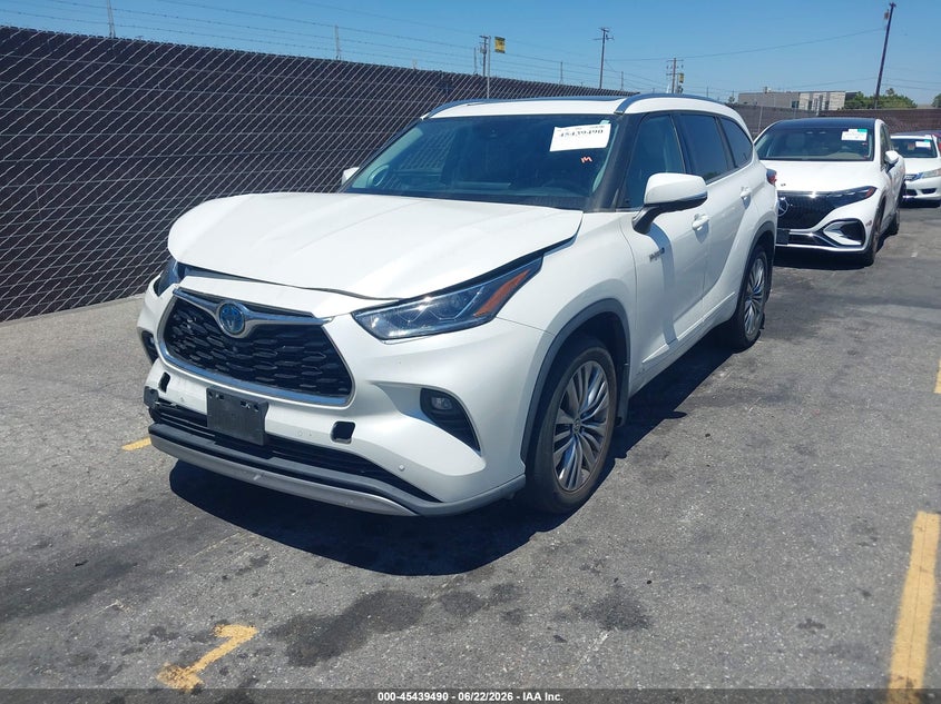 2021 Toyota Highlander VIN 5TDEBRCH7MS022084 IAAI salvage auction — RIGHT FRONT, Salvage Title, sold $24,100 on 2026-07-20 (photo 2)