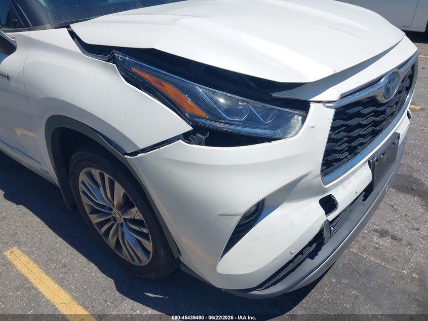 2021 Toyota Highlander VIN 5TDEBRCH7MS022084 IAAI salvage auction — RIGHT FRONT, Salvage Title, sold $24,100 on 2026-07-20 (photo 6)