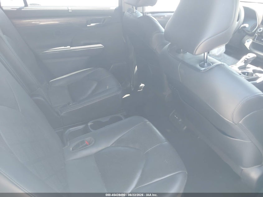 2021 Toyota Highlander VIN 5TDEBRCH7MS022084 IAAI salvage auction — RIGHT FRONT, Salvage Title, sold $24,100 on 2026-07-20 (photo 8)