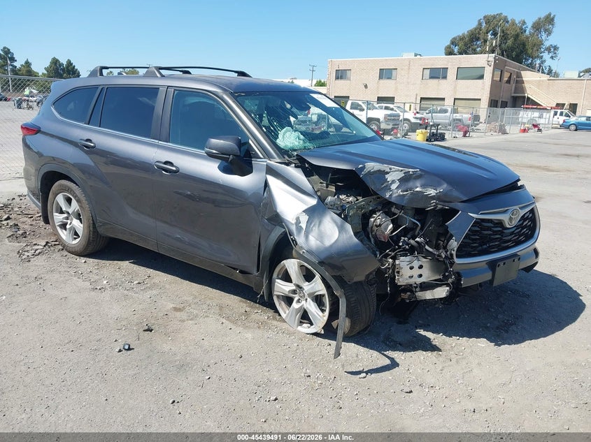 2023 Toyota Highlander VIN 5TDKDRAH1PS032050 — IAAI salvage auction photo
