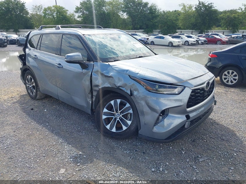 2021 Toyota Highlander VIN 5TDGZRAH3MS051024 IAAI salvage auction — RIGHT FRONT, Rebuildable (Florida), sold $8,850 on 2026-07-23 (photo 1)