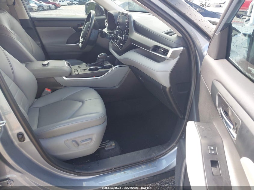 2021 Toyota Highlander VIN 5TDGZRAH3MS051024 IAAI salvage auction — RIGHT FRONT, Rebuildable (Florida), sold $8,850 on 2026-07-23 (photo 5)