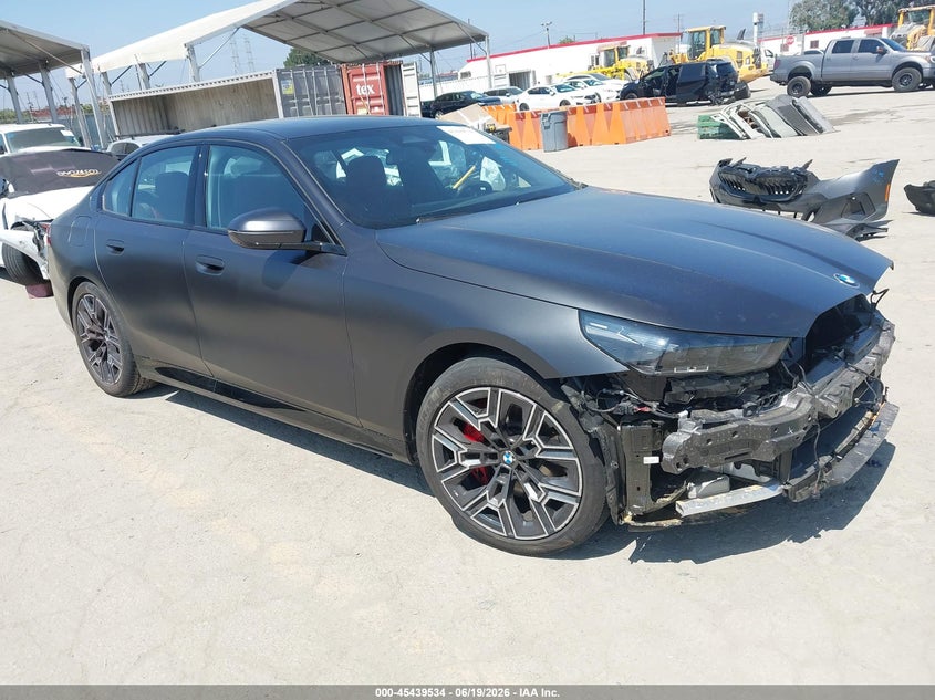2026 BMW 5er VIN WBA63FJ07TCV77045 — IAAI salvage auction photo
