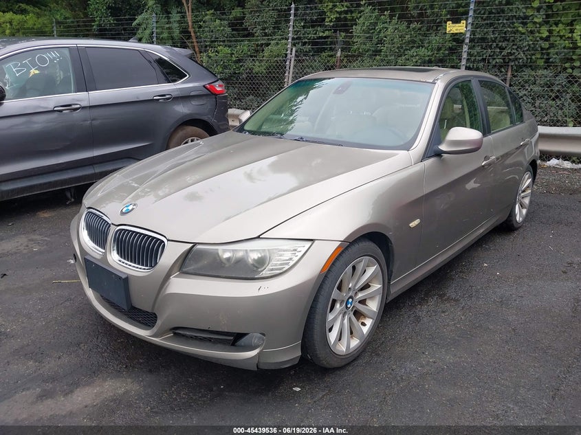2009 BMW 3 series VIN WBAPH77599NM30169 IAAI salvage auction — NORMAL WEAR, Clear (North Carolina), sold $725 on 2026-07-16 (photo 2)