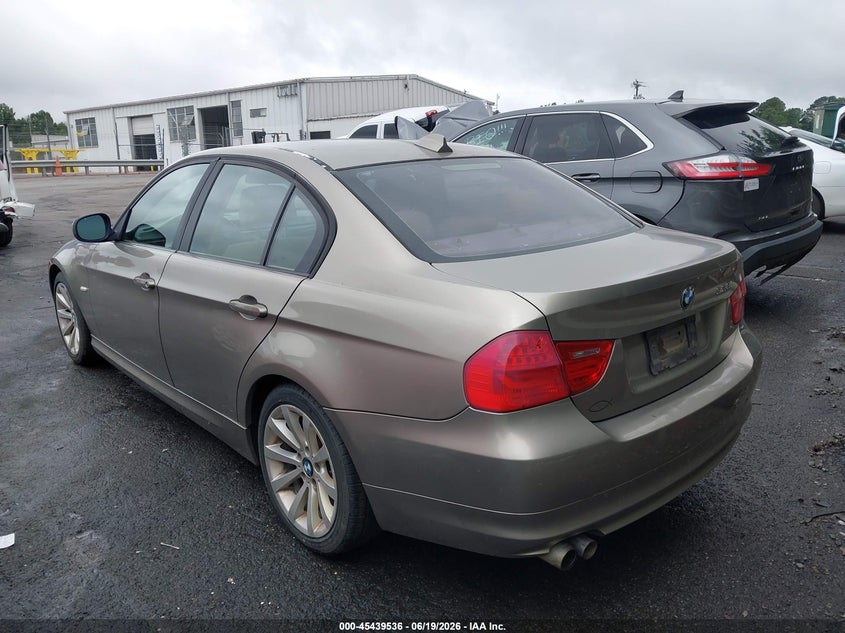 2009 BMW 3 series VIN WBAPH77599NM30169 IAAI salvage auction — NORMAL WEAR, Clear (North Carolina), sold $725 on 2026-07-16 (photo 3)