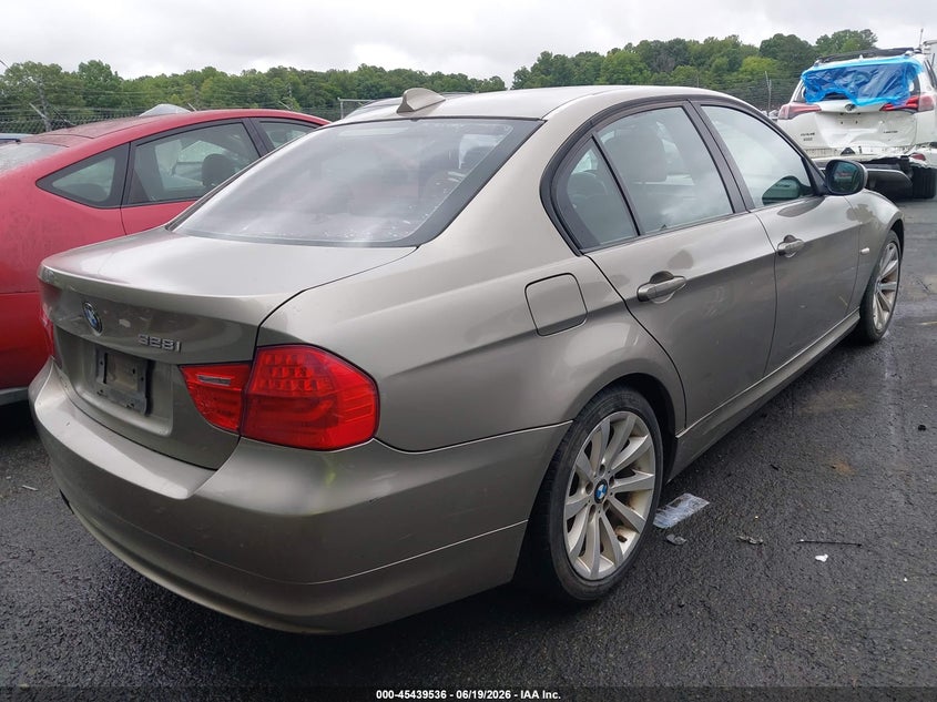 2009 BMW 3 series VIN WBAPH77599NM30169 IAAI salvage auction — NORMAL WEAR, Clear (North Carolina), sold $725 on 2026-07-16 (photo 4)
