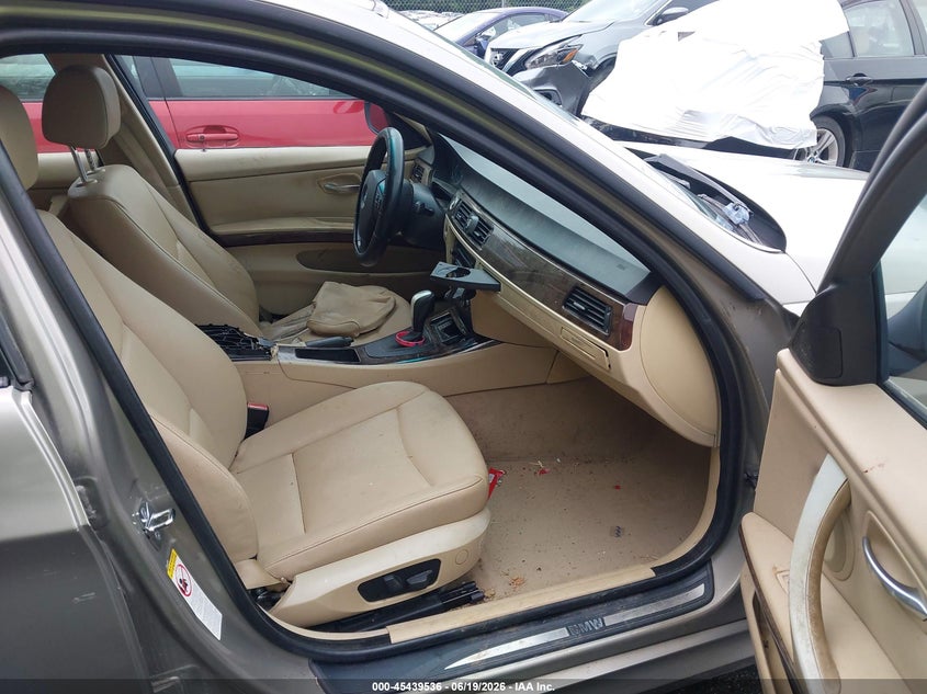 2009 BMW 3 series VIN WBAPH77599NM30169 IAAI salvage auction — NORMAL WEAR, Clear (North Carolina), sold $725 on 2026-07-16 (photo 5)