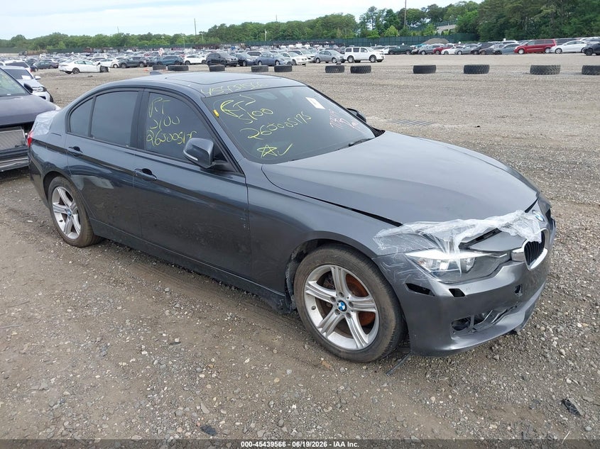 2013 BMW 3er VIN WBA3B5G52DNS03919 IAAI salvage auction — FRONT & REAR, Wait Title, sold $550 on 2026-08-04 (photo 1)