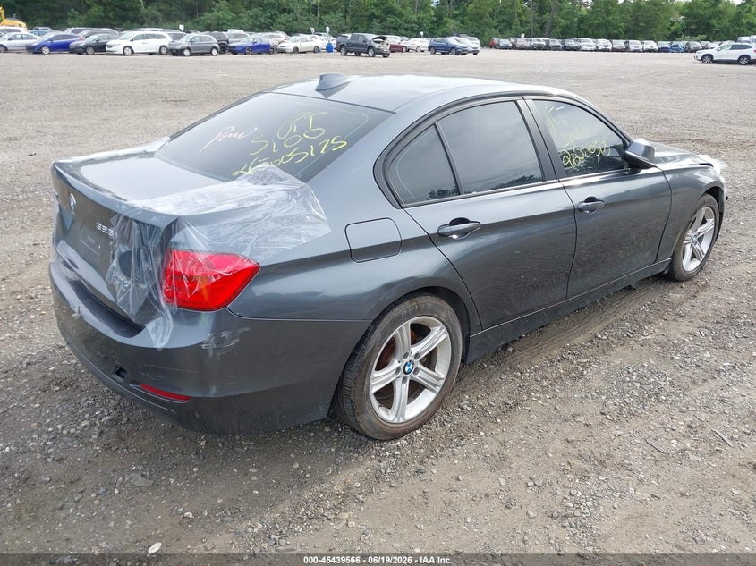 2013 BMW 3er VIN WBA3B5G52DNS03919 IAAI salvage auction — FRONT & REAR, Wait Title, sold $550 on 2026-08-04 (photo 4)
