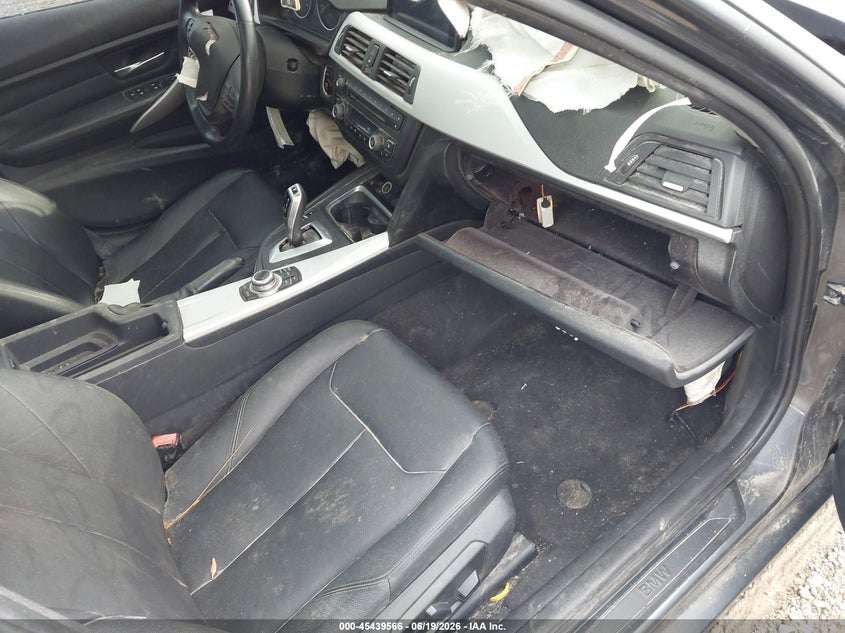 2013 BMW 3er VIN WBA3B5G52DNS03919 IAAI salvage auction — FRONT & REAR, Wait Title, sold $550 on 2026-08-04 (photo 5)