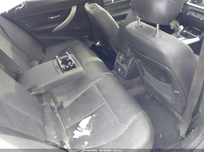 2013 BMW 3er VIN WBA3B5G52DNS03919 IAAI salvage auction — FRONT & REAR, Wait Title, sold $550 on 2026-08-04 (photo 8)