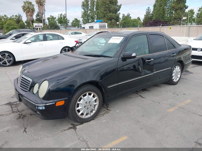 2000 Mercedes-benz E-class VIN WDBJF65J0YA998548 IAAI salvage auction — NORMAL WEAR, Clear - Dealer Only (California), sold $325 on 2026-07-20 (photo 2)