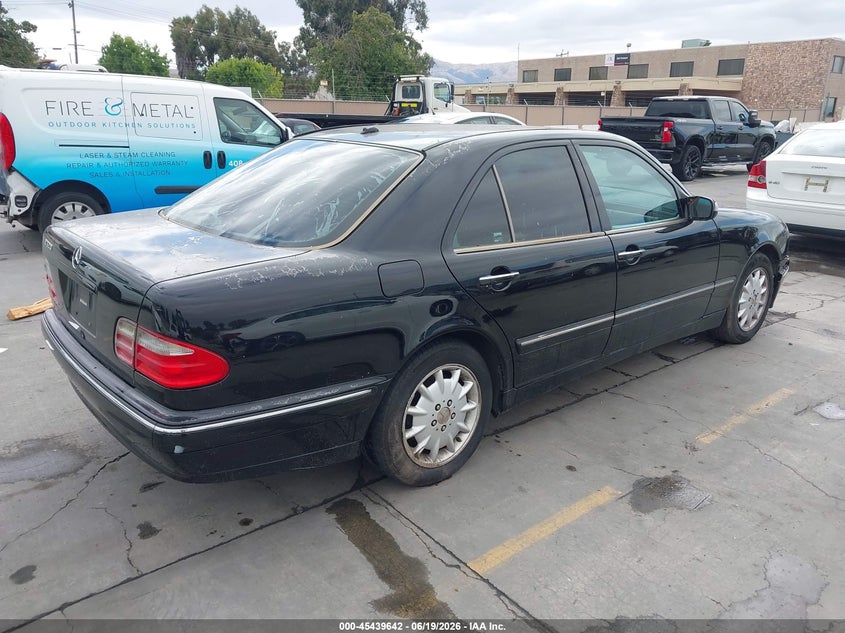 2000 Mercedes-benz E-class VIN WDBJF65J0YA998548 IAAI salvage auction — NORMAL WEAR, Clear - Dealer Only (California), sold $325 on 2026-07-20 (photo 4)
