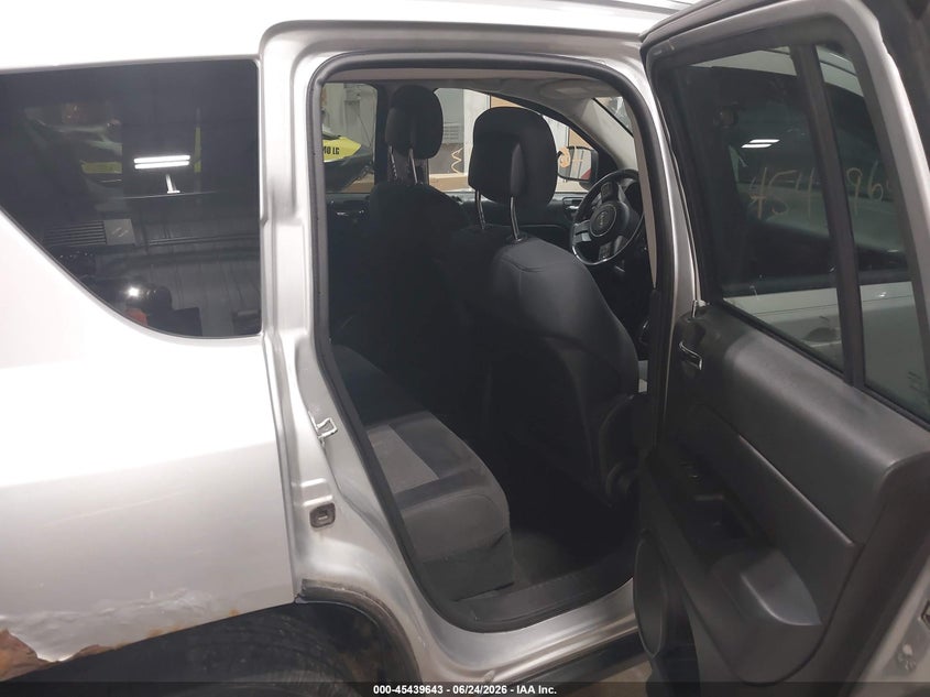 2011 Jeep Compass VIN 1J4NF1FB6BD276191 IAAI salvage auction — NORMAL WEAR, Clear (North Dakota), sold $875 on 2026-07-09 (photo 8)