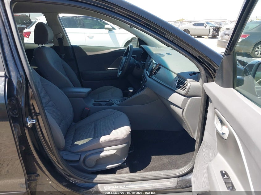 2018 Kia Niro VIN KNDCB3LC6J5156725 IAAI salvage auction — RIGHT SIDE, Salvage (California), sold $2,575 on 2026-07-16 (photo 5)